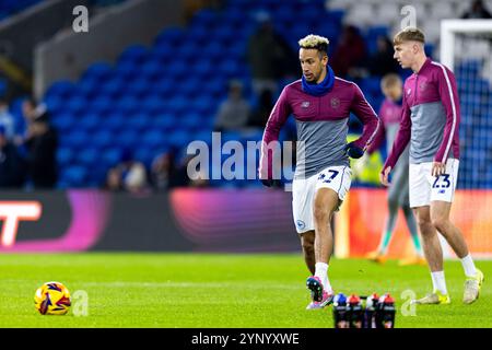 Cardiff, Royaume-Uni. 27 novembre 2024. Callum Robinson de Cardiff City pendant l'échauffement. EFL Skybet championnat match, Cardiff City contre Queens Park Rangers au Cardiff City Stadium à Cardiff, pays de Galles, mercredi 27 novembre 2024. Cette image ne peut être utilisée qu'à des fins éditoriales. Usage éditorial exclusif, photo de Lewis Mitchell/Andrew Orchard photographie sportive/Alamy Live News crédit : Andrew Orchard photographie sportive/Alamy Live News Banque D'Images