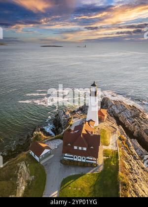 Vue aérienne du phare de Portland Head, Cape Elizabeth, Sunrise Portland Maine, Nouvelle-Angleterre, États-Unis Banque D'Images