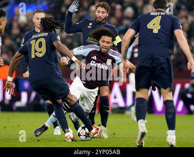 Birmingham, Royaume-Uni. 27 novembre 2024. Boubacar Kamara d'Aston Villa avec Khephren Thuram de la Juventus lors du match de l'UEFA Champions League à Villa Park, Birmingham. Le crédit photo devrait se lire : Andrew Yates/Sportimage crédit : Sportimage Ltd/Alamy Live News Banque D'Images