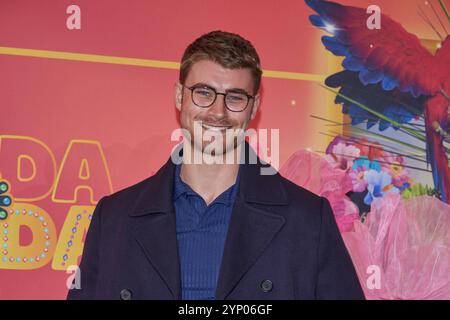 Linus Weber - Premiere der Young Show Frida & Frida im Friedrichstadtpalast Berlin AM 27.11.2024. Première Frida & Frida Young Show *** Linus Weber première du Young Show Frida Frida au Friedrichstadtpalast Berlin le 27 11 2024 première Frida Frida Young Show Banque D'Images