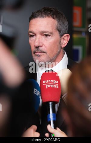 Antonio Banderas et Nicole Kimbel posent ensemble à l'ELLE POUR LA FUTURE photocall à l'hôtel four Seasons à Madrid, novembre 27 2019 en Espagne Banque D'Images