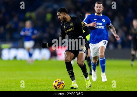 Cardiff, Royaume-Uni. 27 novembre 2024. Jonathan Varane des Queens Park Rangers en action. EFL Skybet championnat match, Cardiff City contre Queens Park Rangers au Cardiff City Stadium à Cardiff, pays de Galles, mercredi 27 novembre 2024. Cette image ne peut être utilisée qu'à des fins éditoriales. Usage éditorial exclusif, photo de Lewis Mitchell/Andrew Orchard photographie sportive/Alamy Live News crédit : Andrew Orchard photographie sportive/Alamy Live News Banque D'Images