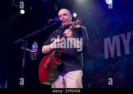 Manchester, Angleterre, 27 novembre 2024. Devin Townsend joue une performance acoustique à la Manchester Academy en soutien à Myles Kennedy. Crédit : Izzy Clayton/Alamy Live News Banque D'Images