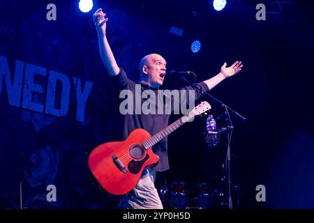 Manchester, Angleterre, 27 novembre 2024. Devin Townsend joue une performance acoustique à la Manchester Academy en soutien à Myles Kennedy. Crédit : Izzy Clayton/Alamy Live News Banque D'Images