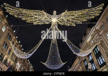 Londres, Royaume-Uni. 27 novembre 2024. L'affichage « Spirit of Christmas Lights » de Regent Street comprend plus de 300 000 lumières LED basse consommation, dont 16 « spiritueux » à grande échelle avec une portée d'aile de 17 mètres. Crédit : Imageplotter/Alamy Live News Banque D'Images