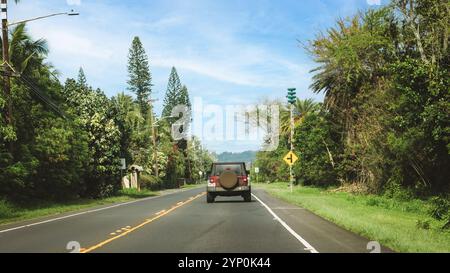 Oahu, Hawaï, États-Unis - 21 février 2018 : route vers les plages de la rive nord à Oahu, Hawaï Banque D'Images