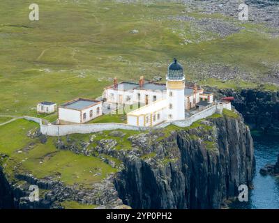 Vue aérienne de la pointe de Neist Light House, île de Skye, Écosse Banque D'Images