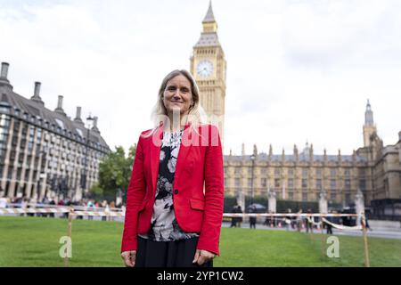 Photo du dossier datée du 09/10/24 de la députée travailliste Kim Leadbeater. Les politiciens derrière les lois australiennes sur l'aide à mourir ont écrit aux députés pour leur dire que les soins de fin de vie y sont "maintenant plus sûrs et plus équitables que jamais", à la veille d'un vote majeur à Westminster. La lettre arrive avant que les députés prennent part à ce qui pourrait être un débat de cinq heures sur le projet de loi sur les adultes en phase terminale (fin de vie) de Kim Leadbeater vendredi. Date de la photo : jeudi 28 novembre 2024. Banque D'Images