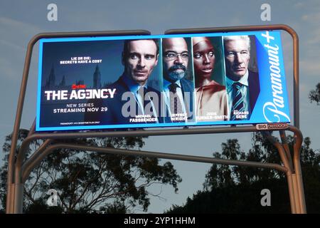 Los Angeles, Californie, USA 27 novembre 2024 The Agency Billboard avec Michael Fassbender, Jeffrey Wright, Jodie Turner-Smith et Richard Gere sur Sunset Blvd le 27 novembre 2024 à Los Angeles, Californie, USA. Photo de Barry King/Alamy Stock photo Banque D'Images