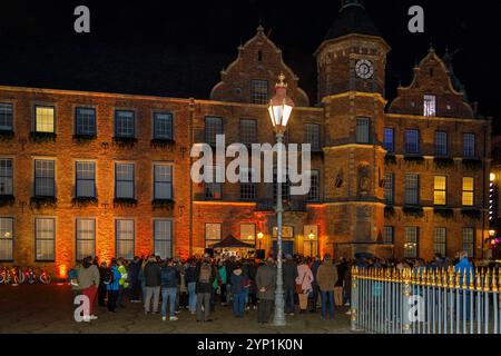 02.11.2023, Düsseldorf, Rhénanie du Nord-Westphalie, Allemagne : Interreligiöser Friedensgebet vor dem Rathaus mit Vertretern aller Religionen *** 02 11 2023, Düsseldorf, Rhénanie du Nord-Westphalie, Allemagne prière interconfessionnelle pour la paix devant la mairie avec des représentants de toutes les religions Banque D'Images