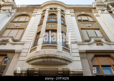 Szeged, Hongrie - août 21 202 : façade d'un bâtiment historique. Photo de haute qualité Banque D'Images