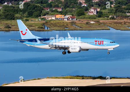 Corfou, Grèce - 8 juin 2024 : avion TUI Boeing 737-8 MAX à l'aéroport de Corfou en Grèce. Banque D'Images