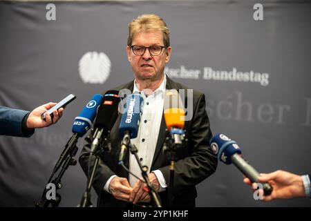 Berlin, Allemagne. 28 novembre 2024. Ralf Stegner (SPD), président de la Commission, prend la parole devant la Commission d'enquête sur l'Afghanistan. Crédit : Michael Kappeler/dpa/Alamy Live News Banque D'Images