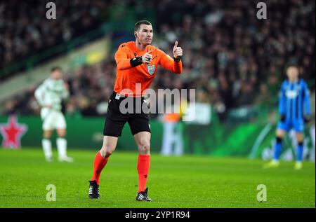 Arbitre Georgi Kabakov lors de l'UEFA Champions League, match par étapes au Celtic Park, Glasgow. Date de la photo : mercredi 27 novembre 2024. Banque D'Images