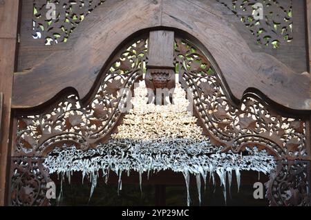 La sculpture traditionnelle Jepara ornements sur le bois Banque D'Images