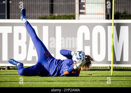 ZEIST - Daphne van Domselaar lors d'une séance d'entraînement des joueurs de football néerlandais avant un international d'entraînement contre la Chine. ANP SEM VAN DER WAL Banque D'Images