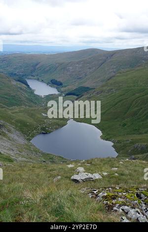 Small Water Lake et Haweswater Lake depuis le Wainwright 'Mardale Ill Bell' dans le parc national de Lake District, Cumbria, Angleterre, Royaume-Uni Banque D'Images