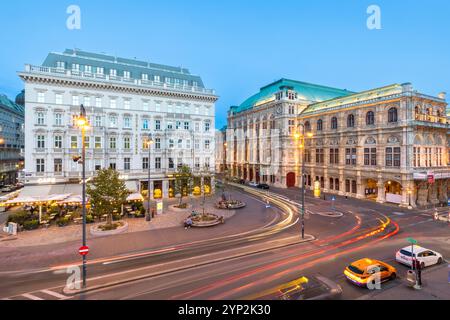 Opéra national de Vienne, site du patrimoine mondial de l'UNESCO, Hotel Sacher, Albertinaplatz, Vienne, Autriche, Europe Banque D'Images
