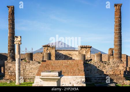 Pompéi, site du patrimoine mondial de l'UNESCO, site archéologique de la ville antique avec le volcan du Vésuve en arrière-plan, près de Naples, Campanie, Italie Banque D'Images