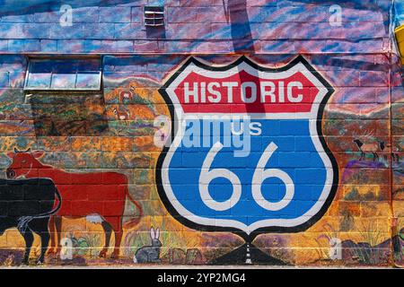 Panneau peint route 66 sur le mur, Seligman, Arizona, États-Unis d'Amérique, Amérique du Nord Banque D'Images