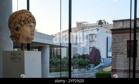 Objets exposés au Musée de l'Acropole, un musée archéologique situé dans le centre historique d'Athènes, Grèce, Europe Banque D'Images