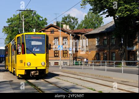 Tramway dans le quartier de Kalamaja, Tallinn, Estonie, Europe Banque D'Images