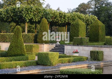 Jardin, Saint-Sauveur-en-Puisaye, Yonne, Bourgogne-Franche-Comté, France, Europe Banque D'Images