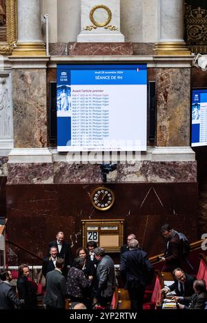 FRANCE-POLITIQUE-GOUVERNEMENT-PARLEMENT débat au Parlement français sur l'abrogation de la réforme des retraites. À Paris, le 28 novembre 2024. PARIS ILE-DE-FRANCE FRANCE COPYRIGHT : XANDREAXSAVORANIXNERIX FRANCE-POLITICS-GOVERNMENT-PARLI ASAVORANINERI-15 Banque D'Images