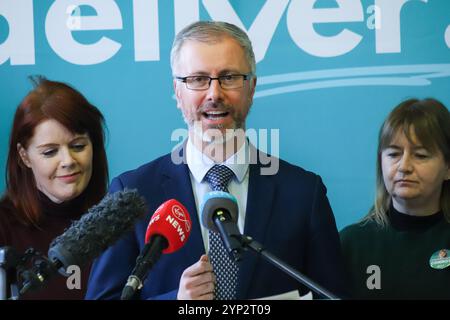 Roderic O'Gorman, chef du Parti vert et ministre irlandais de l'enfance, de l'égalité, du handicap, de l'intégration et de la Jeunesse, prend la parole lors d'une conférence de presse avant les élections générales de demain. Photo : Liam Murphy / Alamy Banque D'Images