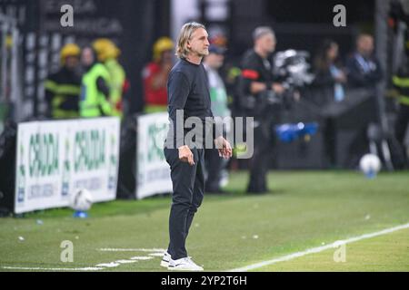 Cagliari, Italie. 09 novembre 2024. L'entraîneur de Cagliari Davide Nicola lors du match de Serie A entre Cagliari Calcio et AC Milan à l'Unipol Domus à Cagliari, Sardaigne - samedi 9 novembre 2024. Sport - Soccer (photo de Gianluca Zuddas/Lapresse) crédit : LaPresse/Alamy Live News Banque D'Images