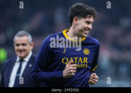 Milan, Italien. 26 novembre 2024. Alessandro Bastoni du FC Internazionale souriant lors de la phase de ligue de l'UEFA Champions League 2024/25 - Matchday5 match de football entre le FC Internazionale et le RB Leipzig au San Siro Stadium crédit : dpa/Alamy Live News Banque D'Images