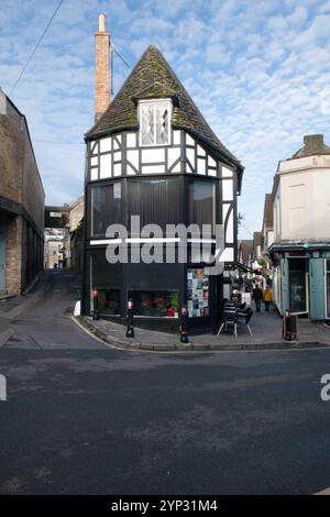 Café la Strada au coin de Cheap Street et King Street, Frome, Somerset, Angleterre Banque D'Images