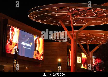 Doha, Qatar. 28 novembre 2024. Atmosphère de paddock - McLaren. Championnat du monde de formule 1, Rd 23, Grand Prix du Qatar, jeudi 28 novembre 2024. Doha, Qatar. Crédit : James Moy/Alamy Live News Banque D'Images