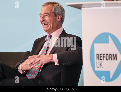 Londres, Royaume-Uni. 28 novembre 2024. Nigel Farage. Reform UK organise une conférence de presse dans un hôtel du centre de Londres sur la croissance du parti, la professionnalisation et l'annonce que l'ancienne députée du Parti conservateur Dame Andrea Jenkyns a rejoint Reform UK avec l'intention de devenir maire du Grand Lincolnshire. Nigel Farage, député Clacton, Zia Yusuf, président de Reform UK et Richard TICE, député de Boston et Skegness sont présents. Crédit : Imageplotter/EMPICS/Alamy Live News Banque D'Images