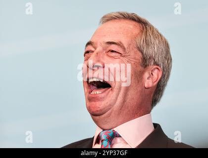 Londres, Royaume-Uni. 28 novembre 2024. Nigel Farage. Reform UK organise une conférence de presse dans un hôtel du centre de Londres sur la croissance du parti, la professionnalisation et l'annonce que l'ancienne députée du Parti conservateur Dame Andrea Jenkyns a rejoint Reform UK avec l'intention de devenir maire du Grand Lincolnshire. Nigel Farage, député Clacton, Zia Yusuf, président de Reform UK et Richard TICE, député de Boston et Skegness sont présents. Crédit : Imageplotter/EMPICS/Alamy Live News Banque D'Images