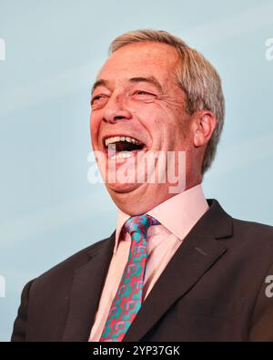 Londres, Royaume-Uni. 28 novembre 2024. Nigel Farage. Reform UK organise une conférence de presse dans un hôtel du centre de Londres sur la croissance du parti, la professionnalisation et l'annonce que l'ancienne députée du Parti conservateur Dame Andrea Jenkyns a rejoint Reform UK avec l'intention de devenir maire du Grand Lincolnshire. Nigel Farage, député Clacton, Zia Yusuf, président de Reform UK et Richard TICE, député de Boston et Skegness sont présents. Crédit : Imageplotter/EMPICS/Alamy Live News Banque D'Images