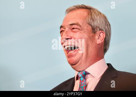 Londres, Royaume-Uni. 28 novembre 2024. Nigel Farage. Reform UK organise une conférence de presse dans un hôtel du centre de Londres sur la croissance du parti, la professionnalisation et l'annonce que l'ancienne députée du Parti conservateur Dame Andrea Jenkyns a rejoint Reform UK avec l'intention de devenir maire du Grand Lincolnshire. Nigel Farage, député Clacton, Zia Yusuf, président de Reform UK et Richard TICE, député de Boston et Skegness sont présents. Crédit : Imageplotter/EMPICS/Alamy Live News Banque D'Images