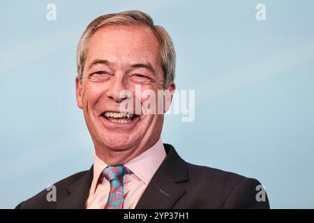 Londres, Royaume-Uni. 28 novembre 2024. Nigel Farage. Reform UK organise une conférence de presse dans un hôtel du centre de Londres sur la croissance du parti, la professionnalisation et l'annonce que l'ancienne députée du Parti conservateur Dame Andrea Jenkyns a rejoint Reform UK avec l'intention de devenir maire du Grand Lincolnshire. Nigel Farage, député Clacton, Zia Yusuf, président de Reform UK et Richard TICE, député de Boston et Skegness sont présents. Crédit : Imageplotter/EMPICS/Alamy Live News Banque D'Images