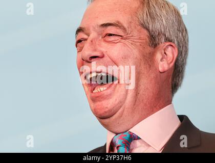 Londres, Royaume-Uni. 28 novembre 2024. Nigel Farage. Reform UK organise une conférence de presse dans un hôtel du centre de Londres sur la croissance du parti, la professionnalisation et l'annonce que l'ancienne députée du Parti conservateur Dame Andrea Jenkyns a rejoint Reform UK avec l'intention de devenir maire du Grand Lincolnshire. Nigel Farage, député Clacton, Zia Yusuf, président de Reform UK et Richard TICE, député de Boston et Skegness sont présents. Crédit : Imageplotter/EMPICS/Alamy Live News Banque D'Images