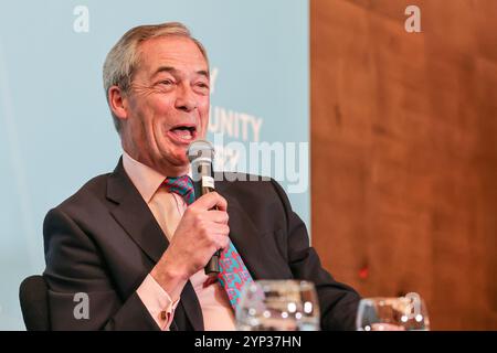 Londres, Royaume-Uni. 28 novembre 2024. Nigel Farage. Reform UK organise une conférence de presse dans un hôtel du centre de Londres sur la croissance du parti, la professionnalisation et l'annonce que l'ancienne députée du Parti conservateur Dame Andrea Jenkyns a rejoint Reform UK avec l'intention de devenir maire du Grand Lincolnshire. Nigel Farage, député Clacton, Zia Yusuf, président de Reform UK et Richard TICE, député de Boston et Skegness sont présents. Crédit : Imageplotter/EMPICS/Alamy Live News Banque D'Images