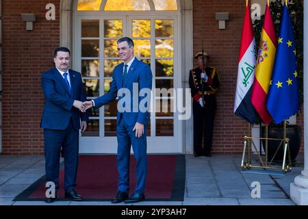 Madrid, Espagne. 28 novembre 2024. Le premier ministre espagnol Pedro Sanchez (à droite) reçoit le premier ministre irakien Mohammed Shia al-Sudani (à gauche) au Palais Moncloa. (Photo de Guillermo Gutierrez Carrascal/SOPA images/SIPA USA) crédit : SIPA USA/Alamy Live News Banque D'Images