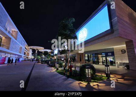 Doha, Qatar. 28 novembre 2024. Atmosphère de paddock. Championnat du monde de formule 1, Rd 23, Grand Prix du Qatar, jeudi 28 novembre 2024. Doha, Qatar. Crédit : James Moy/Alamy Live News Banque D'Images