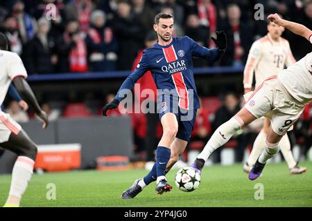 Muenchen, Deutschland. 26 novembre 2024. Fussball ; Vorrunde ; Spieltag 05, Journée 05, UEFA Champions League; saison 2024/2025, saison 2024/2025, Bayern Muenchen gegen Paris réunissant Germain AM 26.11.2024 in Muenchen. UBz : 08 Fabian, Paris composé Germain. Crédit : dpa/Alamy Live News Banque D'Images