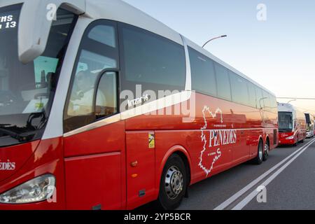 Barcelone, Espagne. 28 novembre 2024. Le premier jour de la grève de deux jours des chauffeurs de bus en Espagne. Dans les grandes villes, l'impact a été minime, mais les lignes reliant les grandes villes ont été considérablement affectées. Primera jornada de los dos días de huelga que los conductores de autobuses realizan en España. En las grandes ciudades, la afectación ha sido mínima, pero las Líneas que conectan con las grandes ciudades se han visto bastante afectadas. News-Cronaca-Barcelona, Espagne jeudi 28 novembre 2024 (photo par Eric Renom/LaPresse) crédit : LaPresse/Alamy Live News Banque D'Images