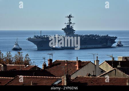 Marseille, France. 28 novembre 2024. Le porte-avions USS Harry S. Truman arrive dans le port méditerranéen français de Marseille. (Photo Gerard Bottino/SOPA images/SIPA USA) crédit : SIPA USA/Alamy Live News Banque D'Images