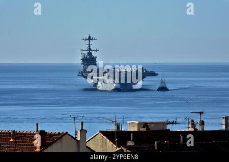 Marseille, France. 28 novembre 2024. Le porte-avions USS Harry S. Truman arrive dans le port méditerranéen français de Marseille. (Photo Gerard Bottino/SOPA images/SIPA USA) crédit : SIPA USA/Alamy Live News Banque D'Images