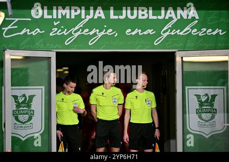 Ljubljana, Slovénie. 28 novembre 2024. Ljubljana, Slovénie, 28 novembre 2024 : Refferes avant la Ligue des conférences de l'UEFA, phase de Ligue, match entre Olimpija Ljubljana (Slovénie) et Larne Irlande du Nord au Stadium Stozice, Ljubljana, Slovénie. (Igor Kupljenik/SPP) crédit : SPP Sport Press photo. /Alamy Live News Banque D'Images