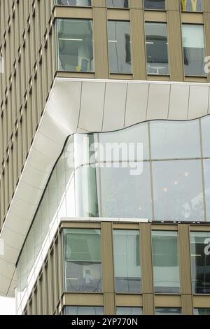 Vue partielle sur les tours de bureaux hollandaises ultramodernes Banque D'Images