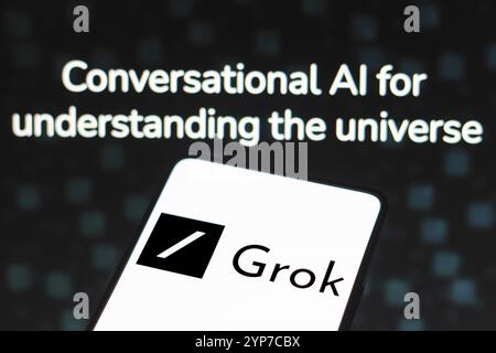 Grok est un chatbot d’intelligence artificielle associé au réseau social X, créé par Elon Musk Banque D'Images