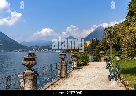 VARENNA, ITALIE, 05 juin 2019 : façades et jardins de Villa Monastero, sur le lac de Côme, 05 juin 2019, à Varenna, italie Banque D'Images